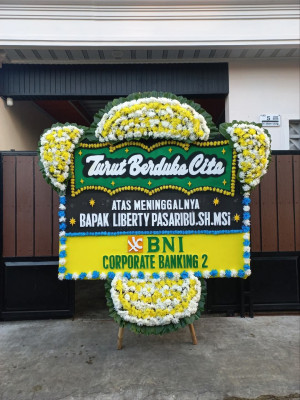 Papan Bunga Duka di Rua