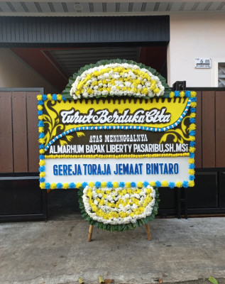 Papan Bunga Duka di Rua