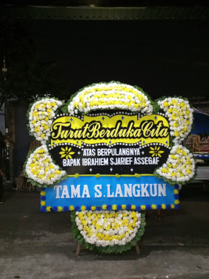 Papan Bunga Duka di Rua