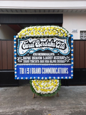 Papan Bunga Duka di Rua